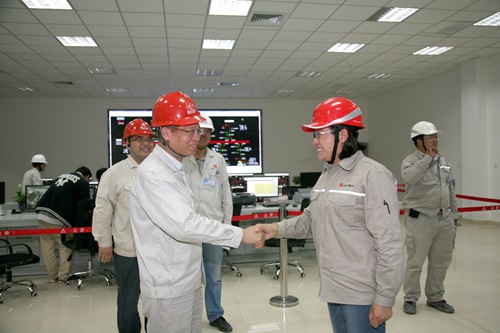 延能化項(xiàng)目首個(gè)裝置投入運(yùn)行——110kV總變電站一次受電成功并開始運(yùn)行1 (1)_副本.jpg